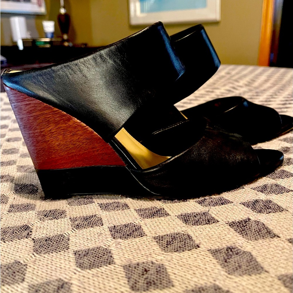 Vince Camuto Size 10 Wedge Sandals